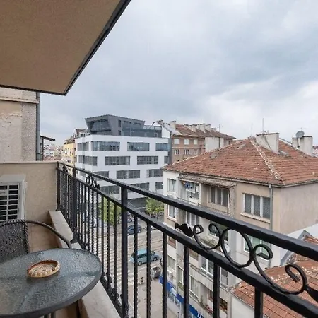 Art Gallery Vacation Apartment Sofia